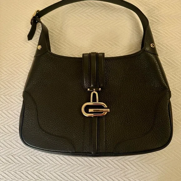 Authenticated Gucci Black Leather Shoulder Bag with Gold Hardware - Picture 8 of 14